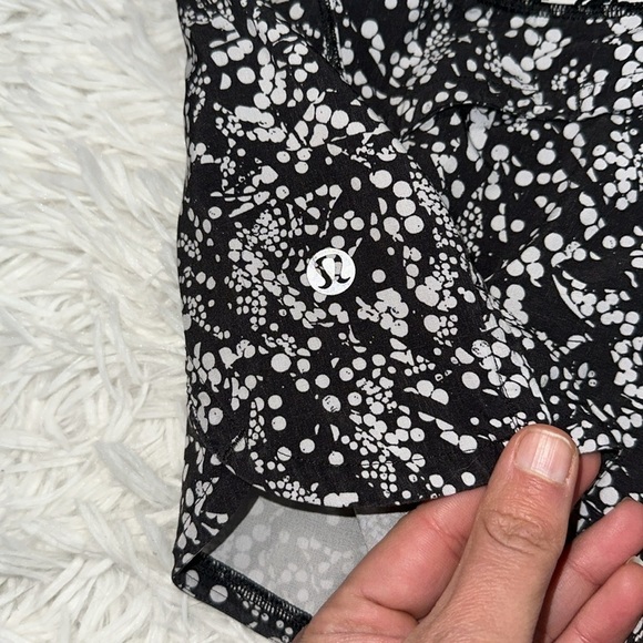 Lululemon Run Times Short II*4" Chirasu Black / Chirakasu Alpine White - Picture 5 of 7